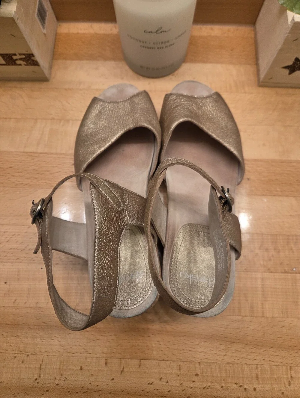 Dansko Charlotte Wedge Sandals Gold Crinkle Leather Women's Size 42
